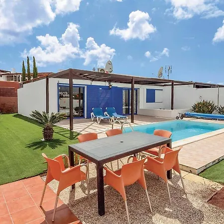 Villa Playa Blanca Sleeps 6 Air Con Wifi *