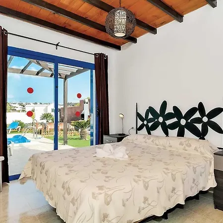 Playa Blanca Sleeps 6 Air Con Wifi Villa